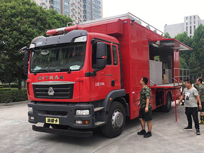 炊事车